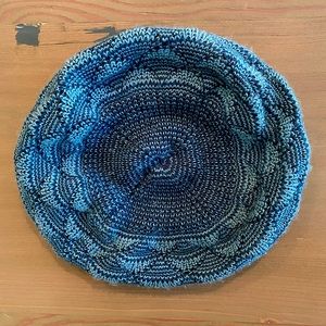 H&M light beret-style hat